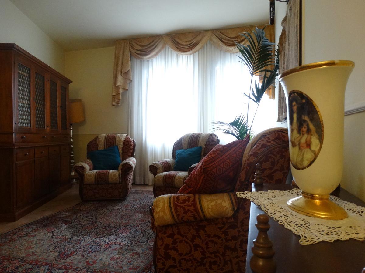 Locanda Il Burchiello Оріаго-Ді-Міра Екстер'єр фото